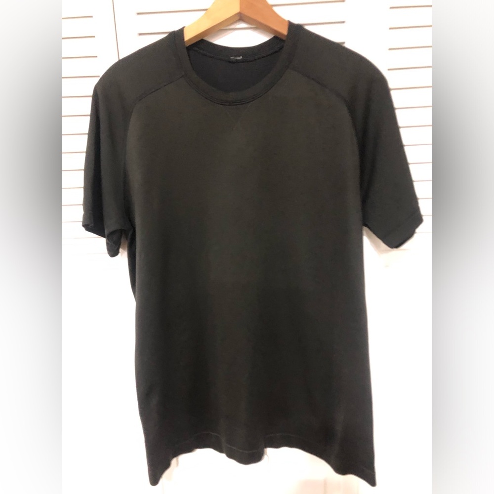 lululemon athletica Men's Short Sleeve Crew Tee in Black